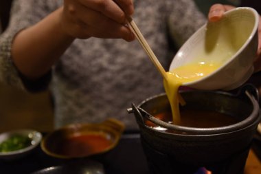 Kadın yemeklerinin orta bölümü. 