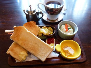 Lokantada öğle yemeği