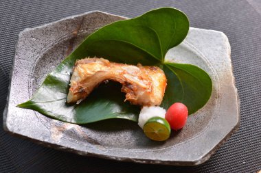 Restoranda servis edilen deniz ürünleri.