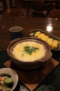 Lokantada öğle yemeği