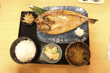 Restoranda servis edilen deniz ürünleri.