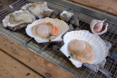 Restoranda servis edilen deniz ürünleri.