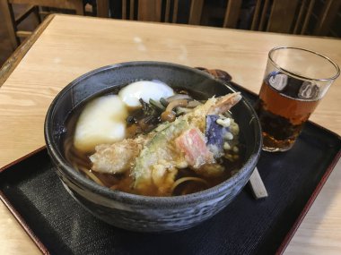 Tabaktaki çorbayı yakın.