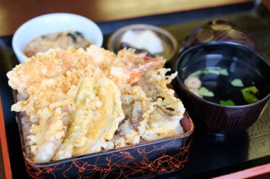 Restoranda servis edilen deniz ürünleri.