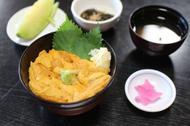 Lokantada öğle yemeği