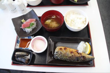 Restoranda servis edilen deniz ürünleri.