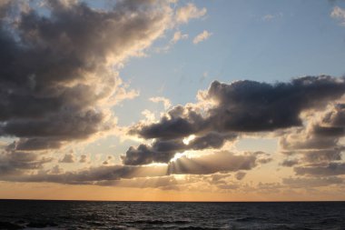 Japonya 'da gün batımında deniz manzarası