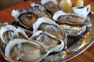 Restoranda servis edilen deniz ürünleri.