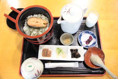 Restoranda servis edilen deniz ürünleri.