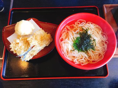 Lokantada öğle yemeği