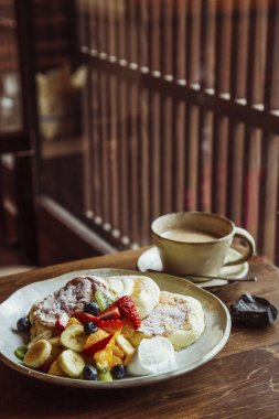 Lokantada öğle yemeği