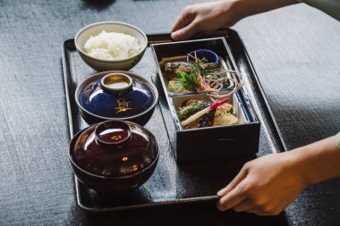 Lokantada öğle yemeği