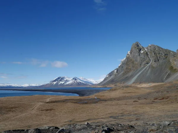 冰原上的山地景观 — 图库照片