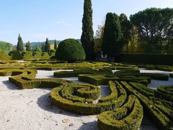 Grüner Formaler Garten Sonnigem Tag — Stockfoto