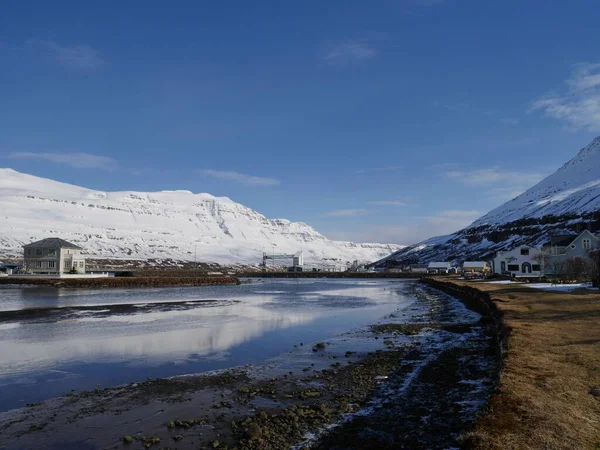 Bergslandskap Island — Stockfoto