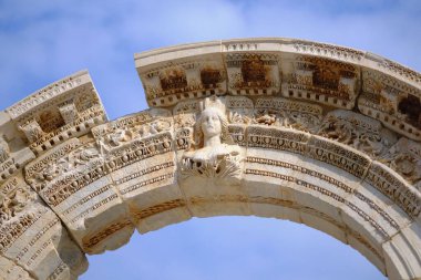 Türkiye 'deki Hadrian Tapınağı