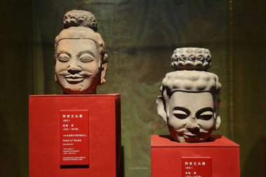 Sichuan, Çin 'deki Sichuan Müzesi' ndeki heykeller