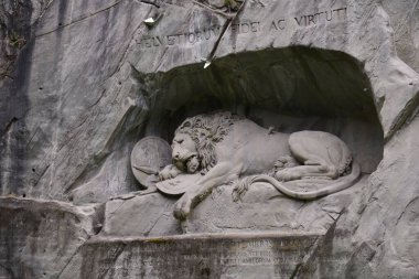 İsviçre 'deki aslan heykeli