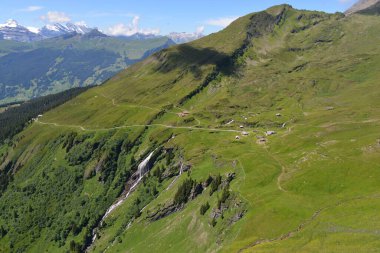 İsviçre 'deki dağ manzarası