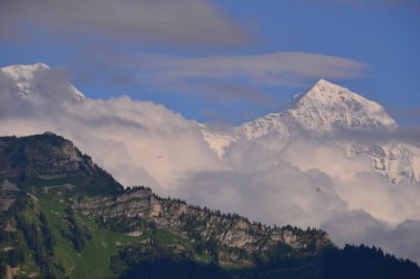 İsviçre 'deki dağ manzarası