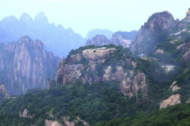 Anhui, Çin 'deki dağlar manzaralı.