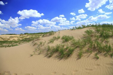 Moğolistan, Çin 'deki kum tepeleri