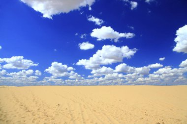 Moğolistan, Çin 'deki kum tepeleri