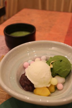 Masada lezzetli bir tatlı.