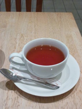 Masada bir fincan çay. 