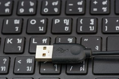 USB kablo kafasına bir dizüstü klavye