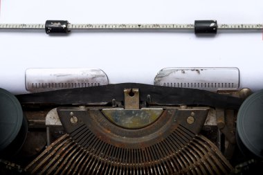 Eski vintage daktilo kağıt levha ile görüntüsünü kapatın. kopya 