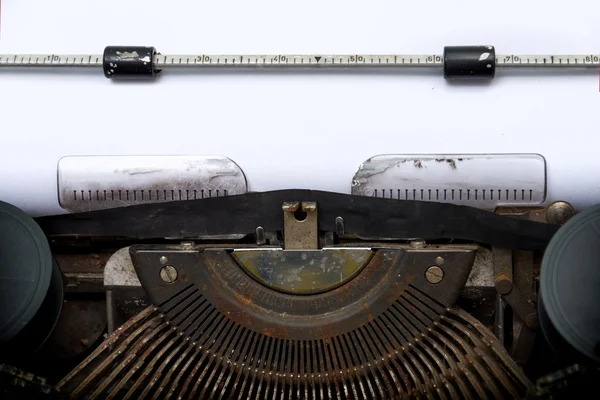 Eski vintage daktilo kağıt levha ile görüntüsünü kapatın. kopya 