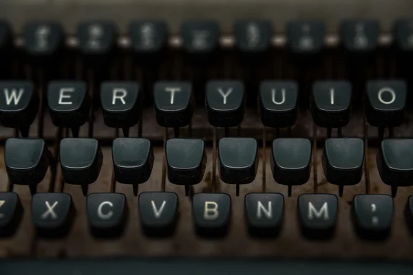 Gros plan des clés de la machine à écrire vintage avec clé vierge pour écrire — Photo