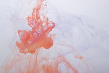 Su beyaz zemin üzerine akrilik boya soyut sıçrama