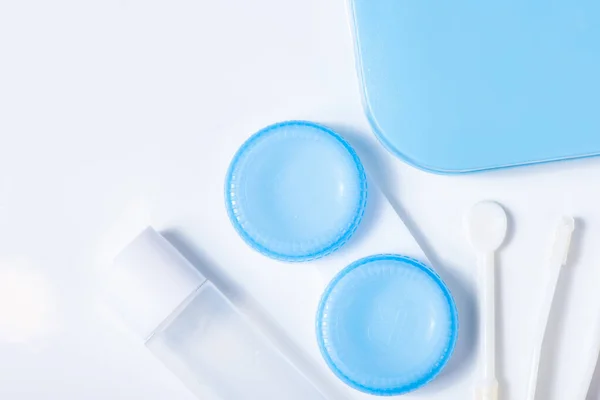 Soft Contactlenzen Met Oplossing Close Container Pincet Witte Achtergrond Met — Stockfoto