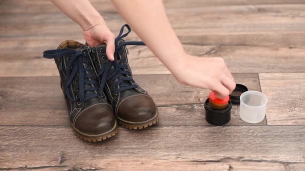 Female Hands Polish Sponge Wax Brown Shoes Laces Close — Stock Video