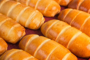 Pastane. Altın kahverengi Pastalar ve tüm Rus belyashi ru