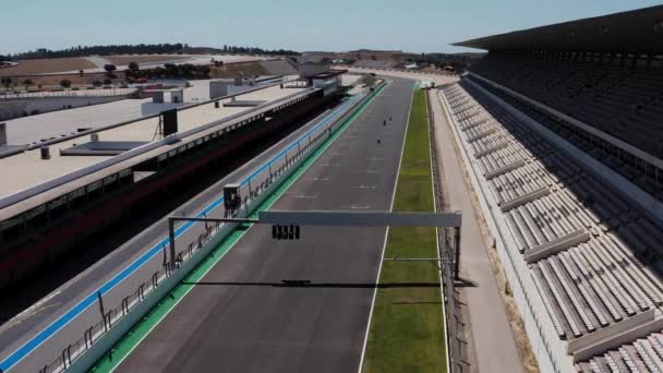 Motorracecircuit Een Zonnige Dag Met Een Fantastisch Uitzicht Drone Portugal — Stockvideo