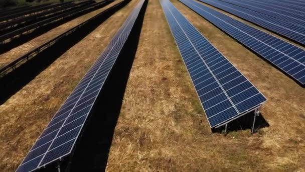 Renewable Energy Вид Сонячних Панелей Південній Європі Сонячний День Блакитне — стокове відео