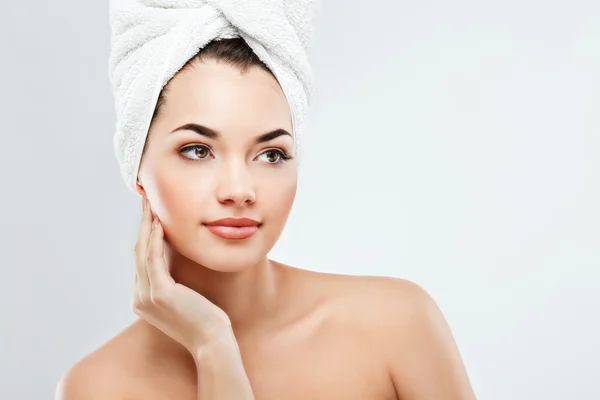 Young girl wearing white towel — Stockfoto