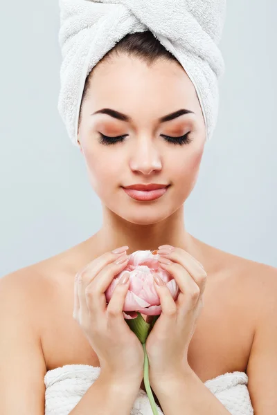 Cute girl holding flower — Stock Photo, Image