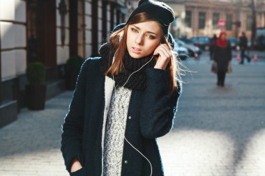 Brown ile güzel kız