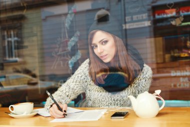 Brown ile çekici kız