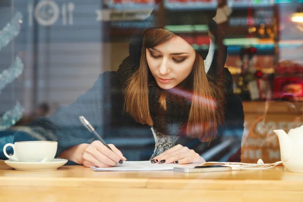 Brown ile çekici kız