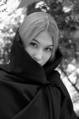 çekici genç bir kadın