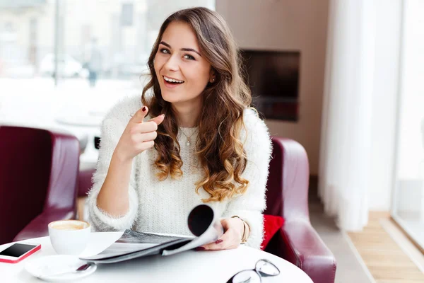 Girl with brown curly hair — Stock Photo, Image