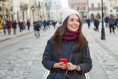 çekici genç bir kadın