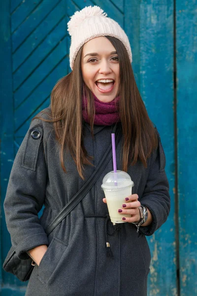 Joven mujer divertida — Foto de Stock