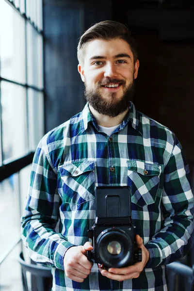 Jovem alegre homem — Fotografia de Stock