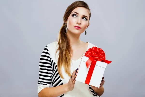 Pretty girl holding present box — Stock Photo, Image